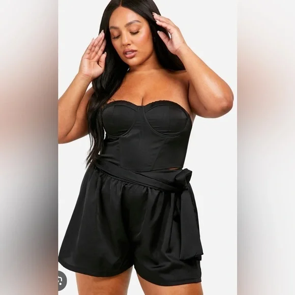 Boohoo PLUS SATIN TIE WAIST FLOATY SHORT Black - Picture 2 of 7